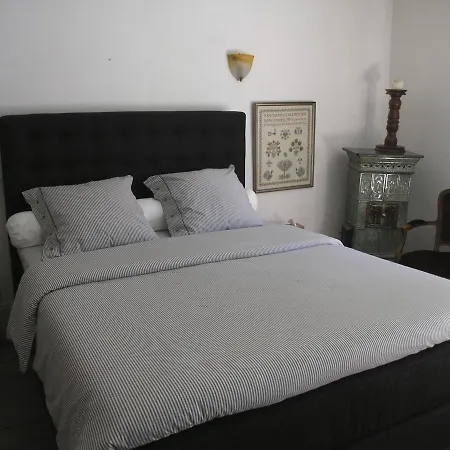 Maison De Massey Bed and Breakfast